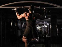 背部想强大？试试这个背部训练计划^